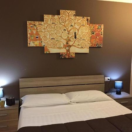 Ded 2 Only Sleep Bagno Privato Apartment Parma Ngoại thất bức ảnh