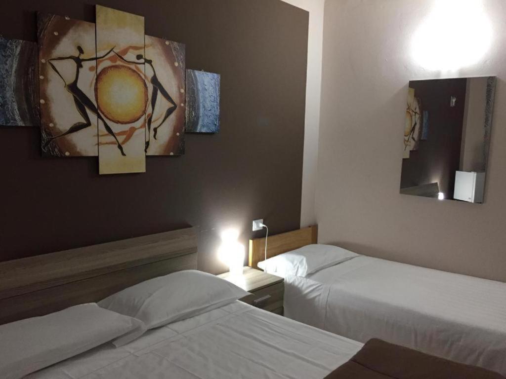 Ded 2 Only Sleep Bagno Privato Apartment Parma Ngoại thất bức ảnh