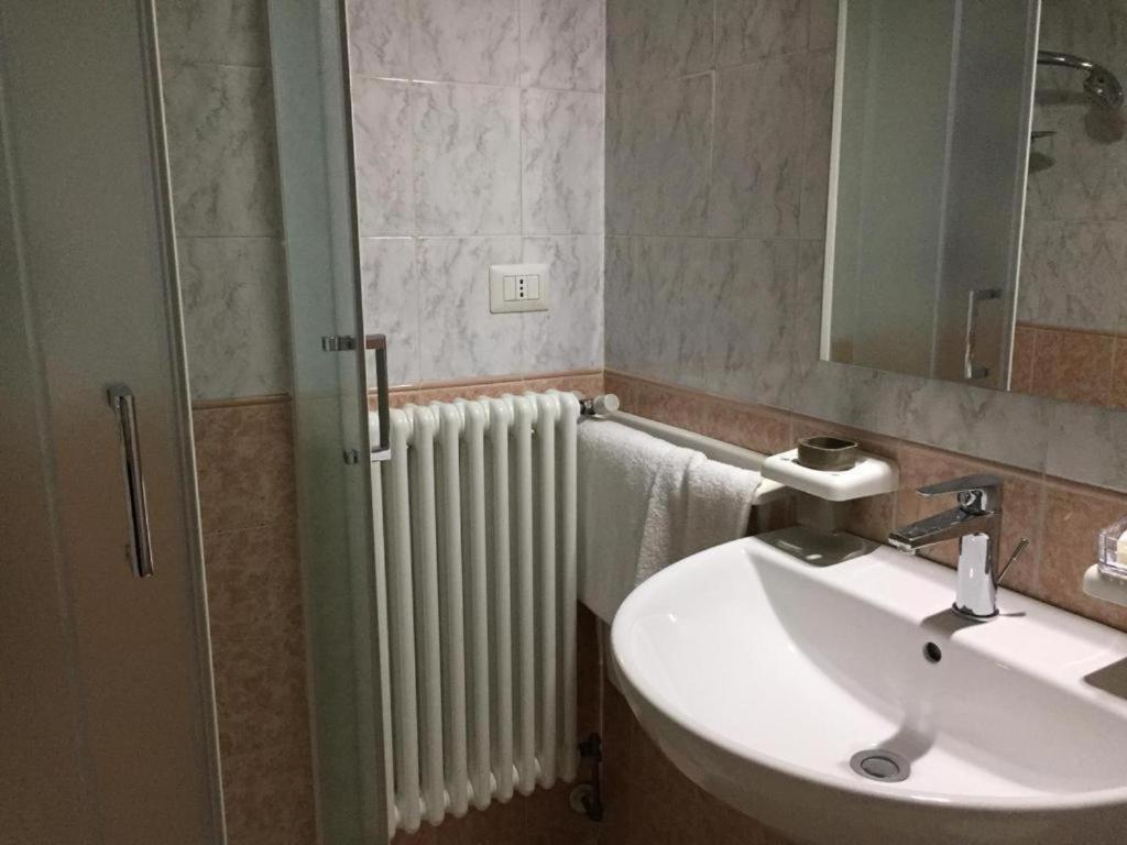 Ded 2 Only Sleep Bagno Privato Apartment Parma Ngoại thất bức ảnh